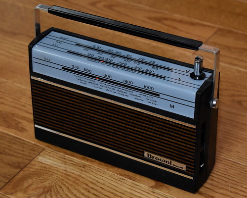 Vintage Browni Hawaii Portable Radio, Model CB-33, 3 Bands… | Flickr