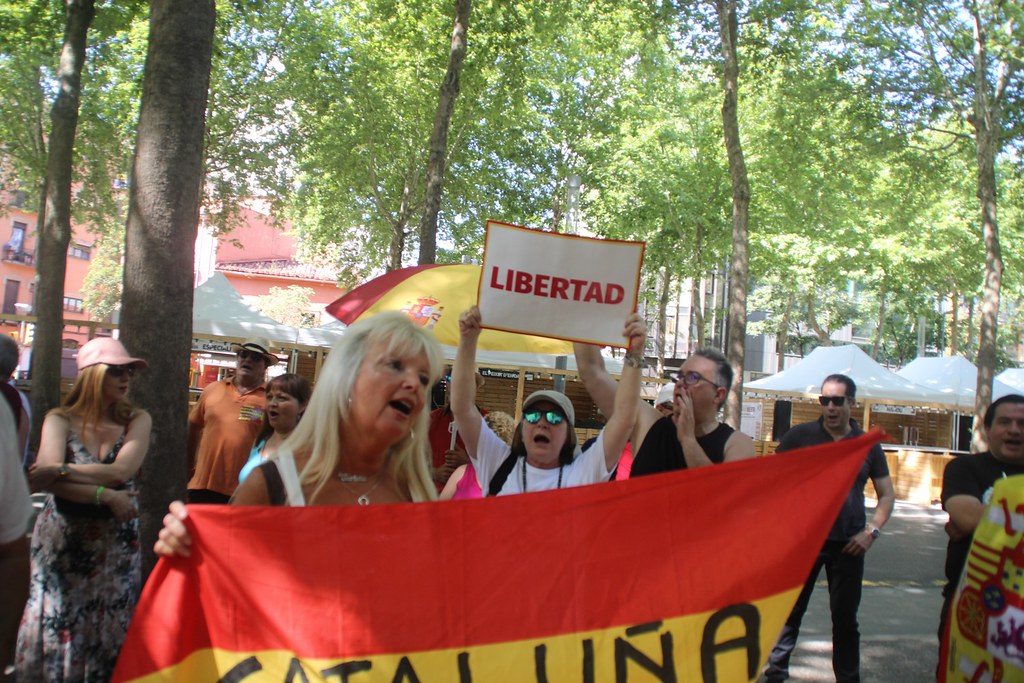 FOTOGRAFÍA. GERONA (ESPAÑA), 29.06.2019. Vista de la Resistencia española en Cataluña hoy ante los juzgados de Gerona con los 7 rehenes españoles. Ñ pueblo (27)