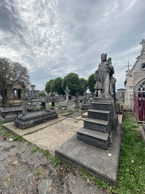 Walking in St Mary’s Cemetery, Kensal Green