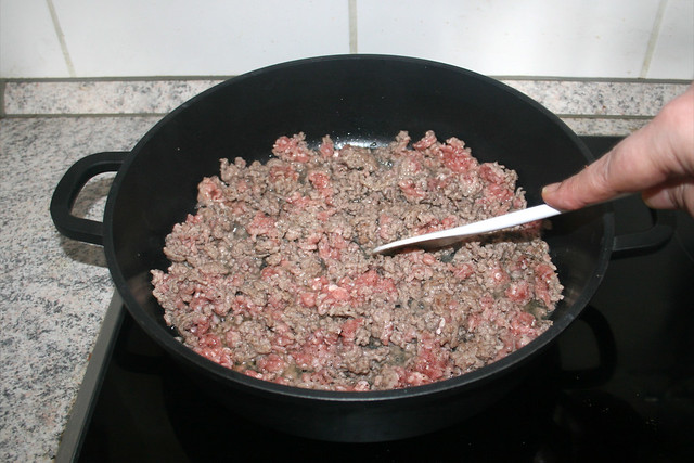 08 - Fry ground meat crumbly / Hackfleisch krümelig anbraten