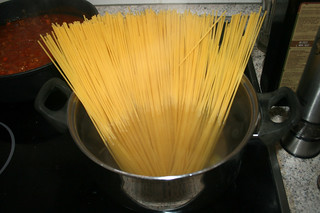 28 - Cook spaghetti / Spaghetti kochen