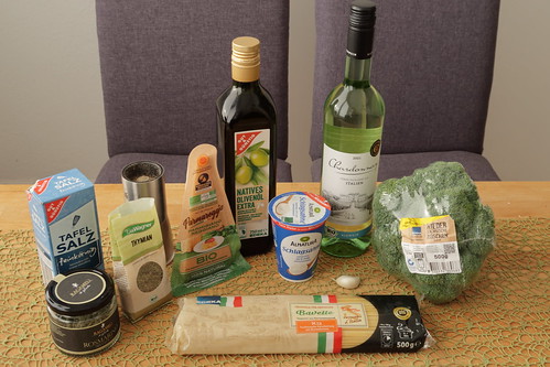Zutaten für Spaghetti mit Weißwein-Parmesan-Sauce und Broccoli