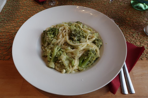 Spaghetti mit Weißwein-Parmesan-Sauce und Broccoli (mein Teller)