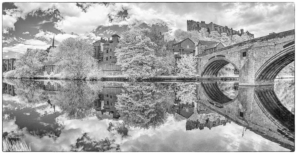 Durham riverside, Framwellgate Bridge and castle