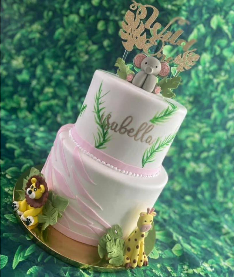 Cake by Yaneth's Custom Sweetness