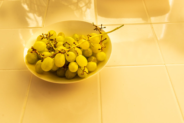 Grapes on eat in table