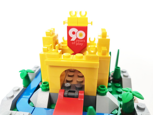 LEGO 90th Anniversary Mini Castle (6426244)