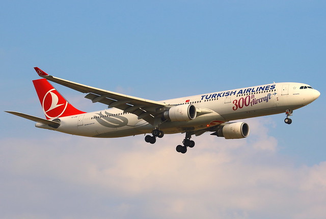 Turkish Airlines  Türk Hava Yolları Airbus A330-303 TC-LNC