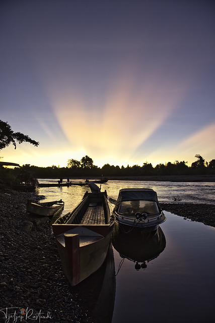 Sunset at Pulau river, Mabul village