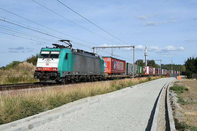 186 210 DB Cargo + freight train, Korbeek-Lo, 04/09/2022