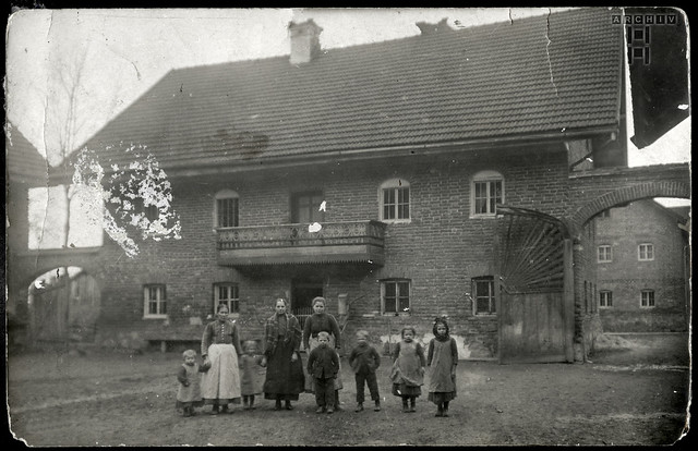 ArchivTappen30(1A)Album4c129 Frauen mit Kinder, Niederbayern, 1910er
