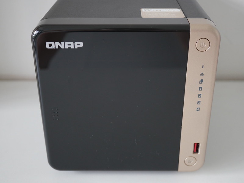 QNAP TS-464 - Front