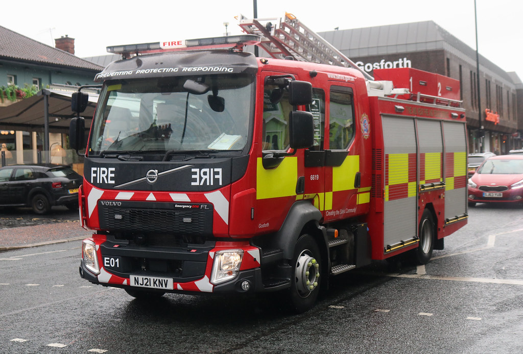 Tyne and Wear Fire and Rescue Service: 6619 NJ21KNV Volvo