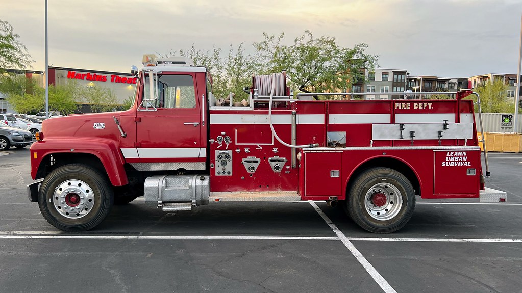 Former Phoenix Fire Department T49 1971 Ford L900 / Ward LaFrance