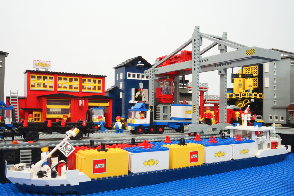LEGO 12 Volt River Port – Container vessel