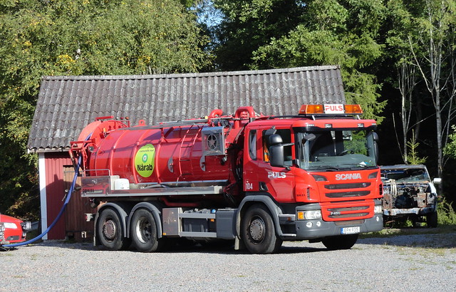 Scania P450 EPH935 sucks sewage in the Swedish countryside