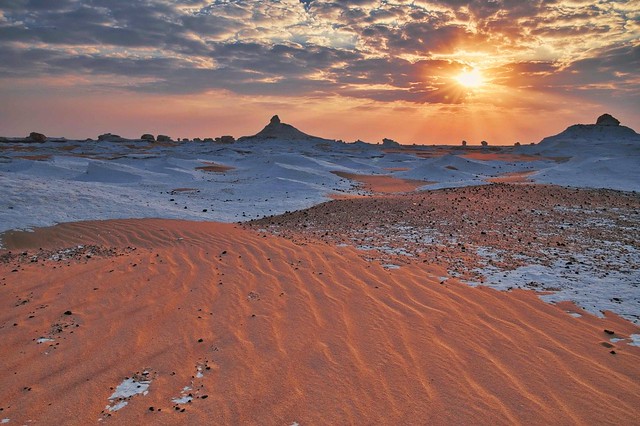 Sahara el Beyda- The White Desert Sunrise