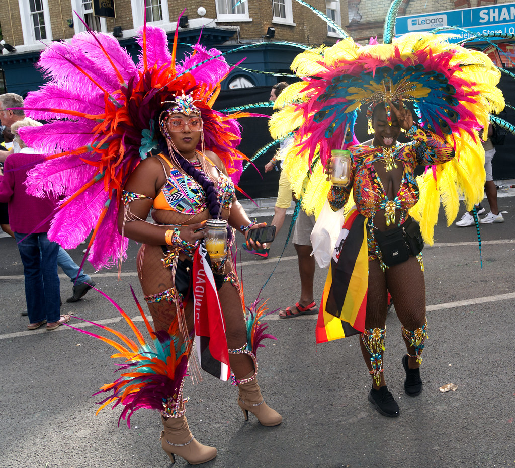 DSC_6366a Notting Hill Caribbean Carnival London Mas Players Parade Participant Performers Exotic Colourful Showgirl Costume with Ostrich Feathers Monday August 29 2022 Beautiful Stunning Girls