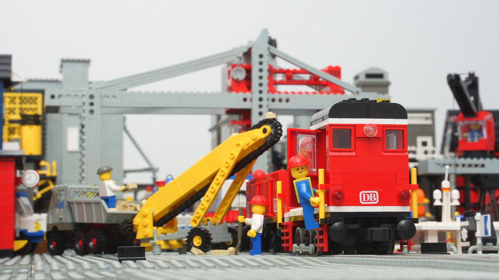 LEGO 12 Volt River Port – Conveyor belt