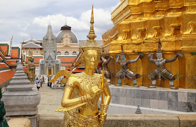Gilded Theppaksi เทพปักษี statue is a mythological creature from the Himalayas
