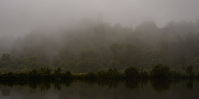 Burg Blankenstein im Nebel