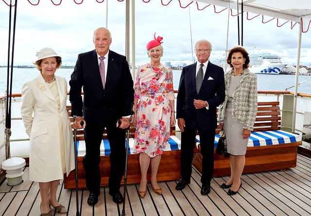 50-jarig jubileum van Koningin Margrethe als Koningin van Denemarken: Lunch op Dannebrog (HQ foto's)