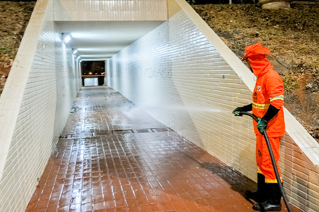 Passagens subterrâneas do Eixão são lavadas toda semana