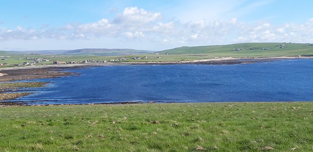 Vue à droite de l'île de Brough of Birsay (Orcades)