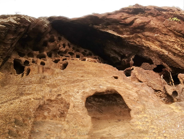 vista de las cámaras o silos del granero yacimiento arqueológico Cenobio de Valerón Montaña del Gallego Santa María de Guía de Gran Canaria 03