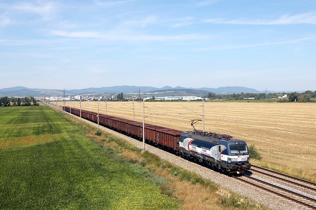 ŽSSK Cargo 383 207-8 bij Považany (SK) op 4-8-2022