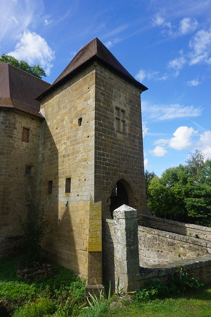 Château de la Condemine, Buxières-les-Mines : le châtelet d'entrée