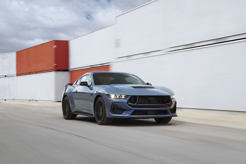 Novo Ford Mustang melhora o design, desempenho e tecnologia