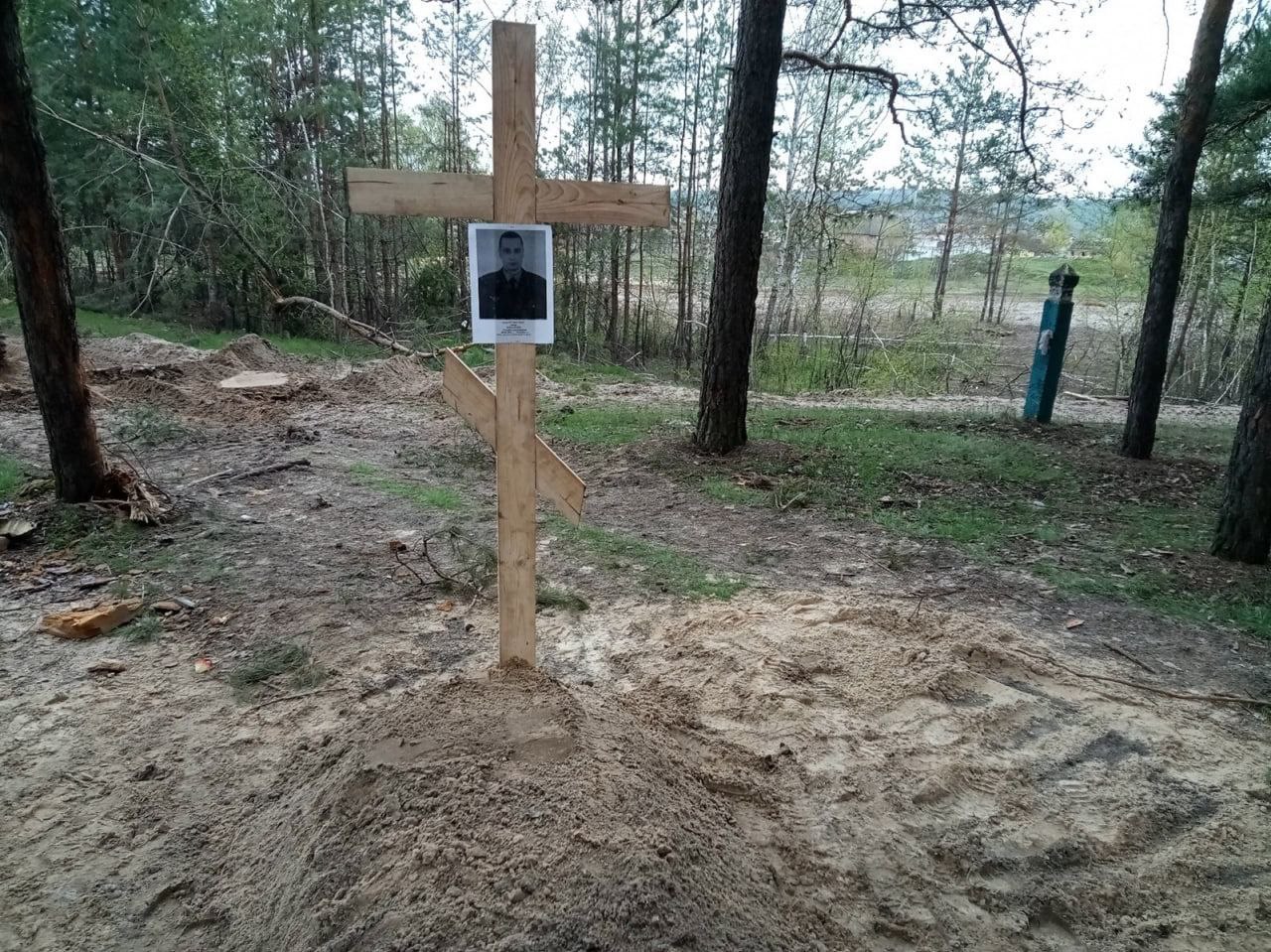 Tombe d'un soldat ukrainien à Izioum