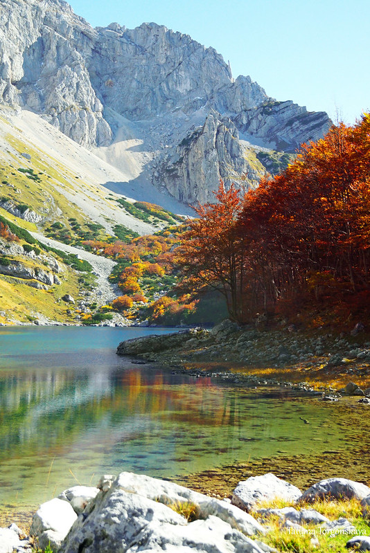 Осень на Шкрчком озере