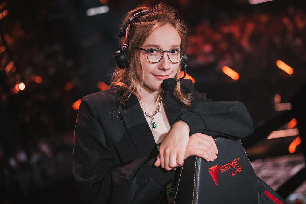 Mimi "aEvilcat" Wermcrantz is one of the many talented analysts that enrich the broadcasts with knowledge and perceptions from the games (credits: aEvilcat)
