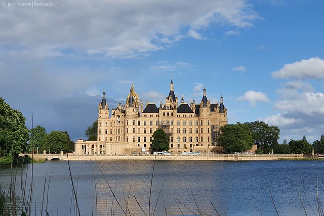 Artikkelikuva - Schwerinin linna ja puutarhaa