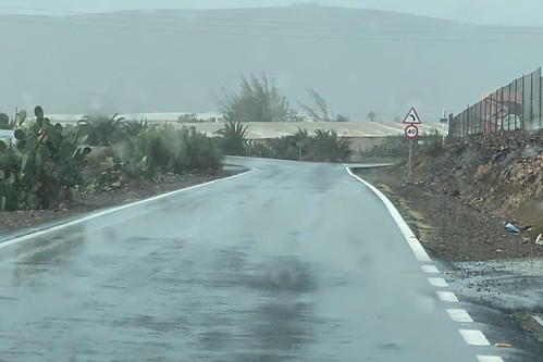 Lluvia en la carretera GC-104, a la altura de La Goleta