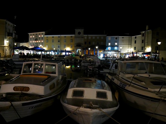 Cres, Hafen bei Nacht   /   Harbour at night