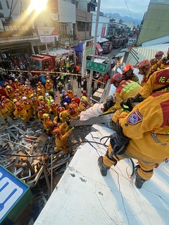 花蓮縣玉里鎮中山路二段135號（7-11）救援照片。圖片來源：消防署