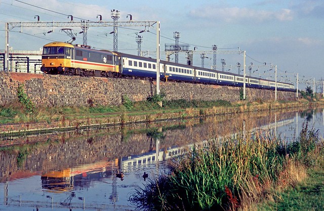 Intercity liveried 86259 near Dudley Port on 11 October 1986