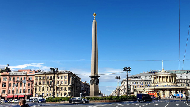 Obelisco a la heroica ciudad de Leningrado