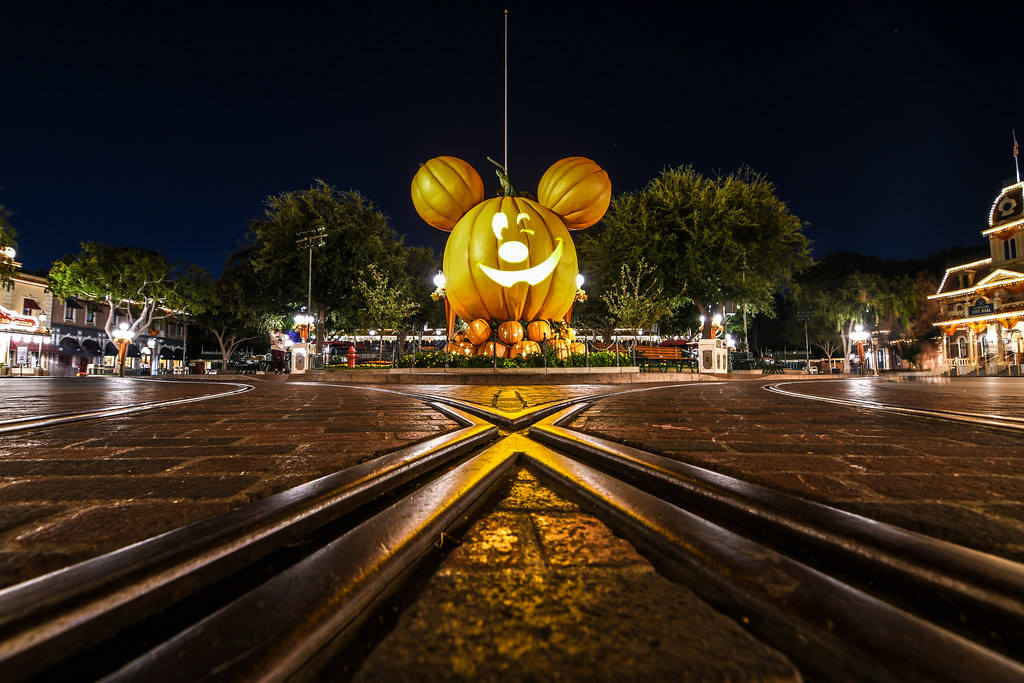 Mickey pumpkin street DL
