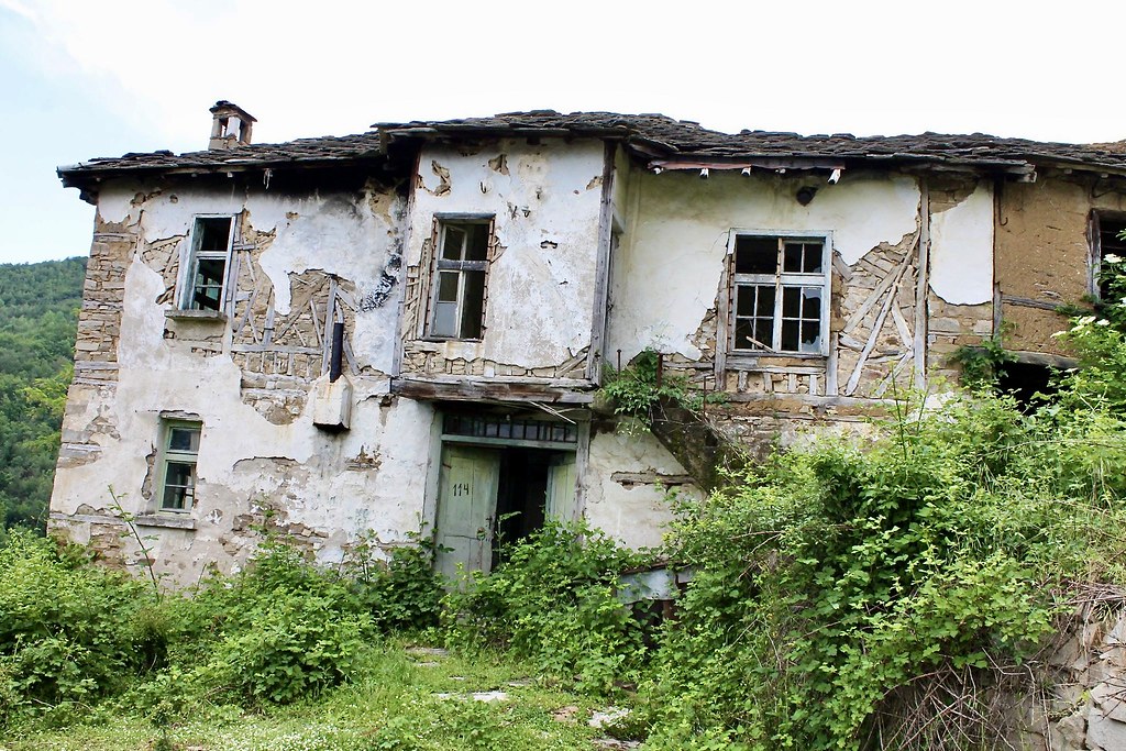 Houses in the abandoned village of Dyadovtsi/Dedeler near Ardino, Bulgaria, Photo by Guner Shukru