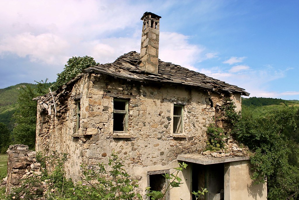 Houses in the abandoned village of Dyadovtsi/Dedeler near Ardino, Bulgauria, Photo by Guner Shukru