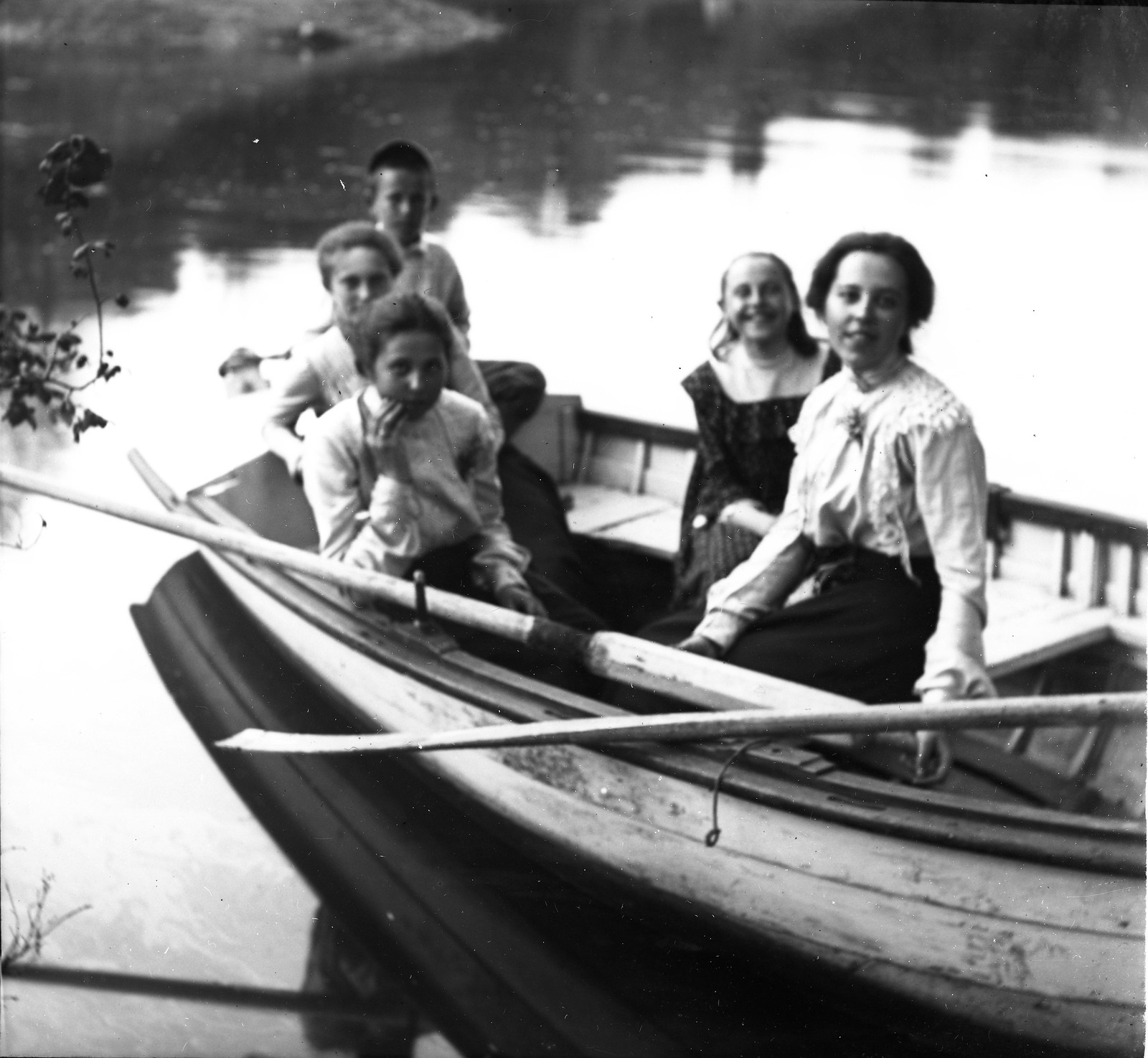 1904. На реке. Фотограф Г.Н.Малиновский 01