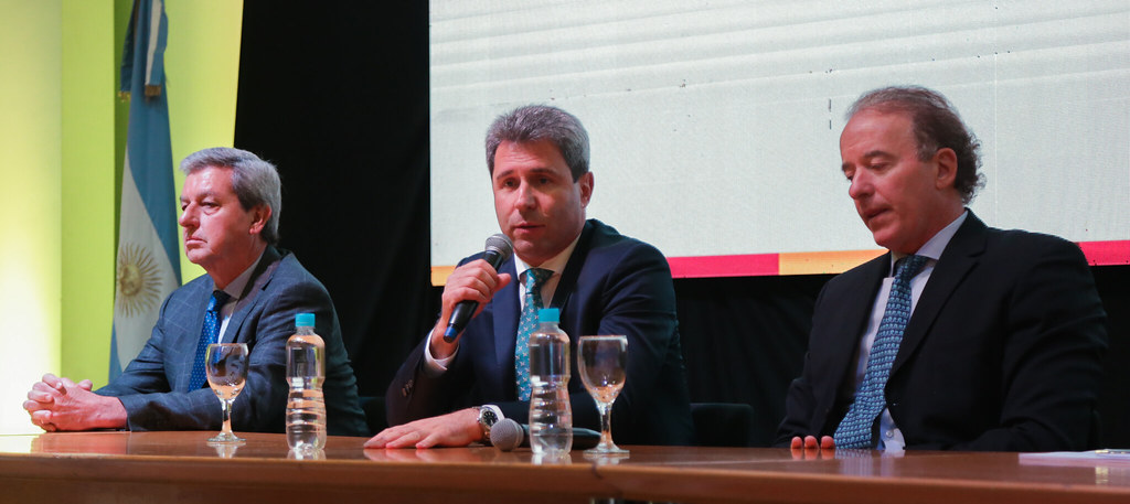 2022-09-21 PRENSA: Sergio Uñac asistió  a la conferencia sobre “La Economía que viene y la Oportunidad Argentina”,  dictada por Carlos Melconian