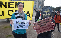 21.09.2022: Aktion vor dem Bundestag: Nein zu CETA – Zombie-Vertrag verhindern
