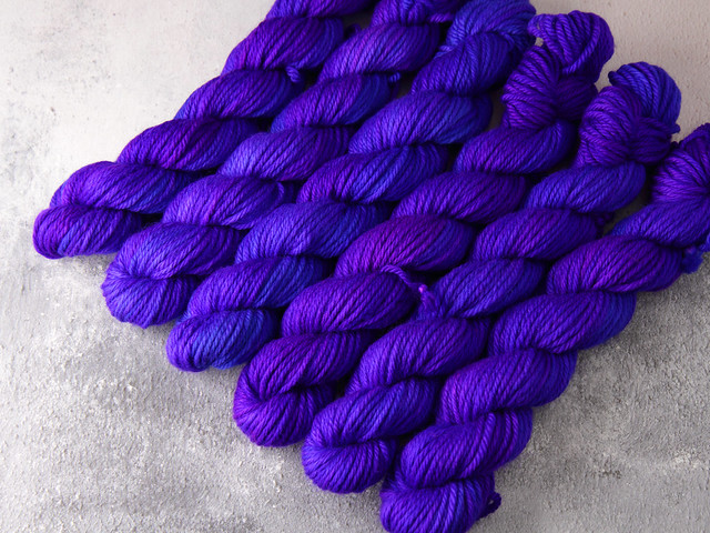 DK Minis – pure Merino wool superwash hand dyed yarn 20g miniskeins – ‘Surreal’