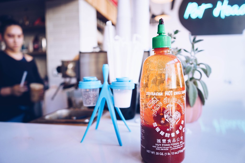 是拉差（Sriracha）泰式甜辣醬受乾旱波及而缺貨。圖片來源：Samantha Sophia／Unsplash