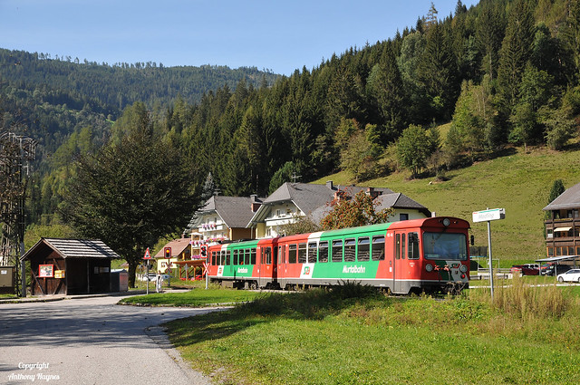 One of the STLB's DMUs stops at Madling bahnhof on the Murtalbahn.